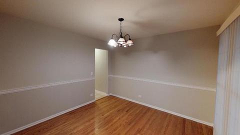 1124 Willoby Ln, Elgin, IL 60120 photo 4