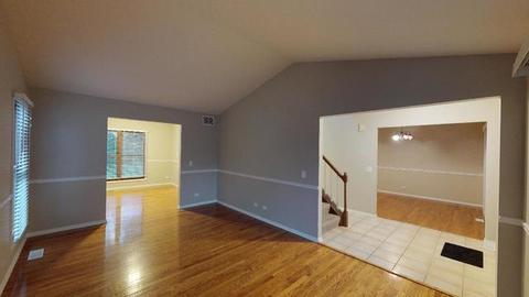 1124 Willoby Ln, Elgin, IL 60120 photo 3