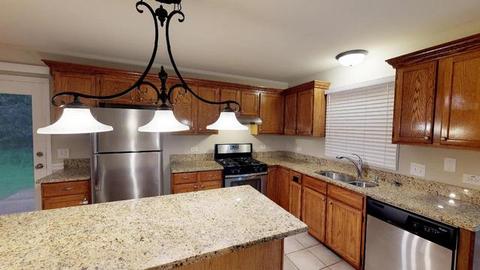 1124 Willoby Ln, Elgin, IL 60120 photo 9