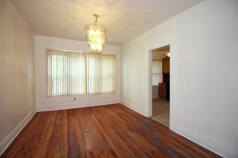 2728 E 77th St, Chicago, IL 60649 photo 4