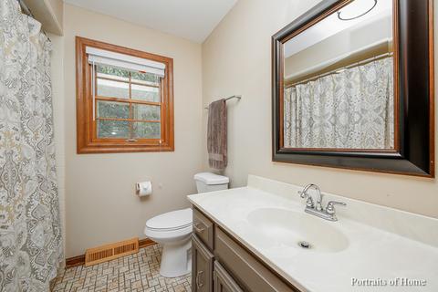 1914 Buckingham Dr, Wheaton, IL 60189 photo 12