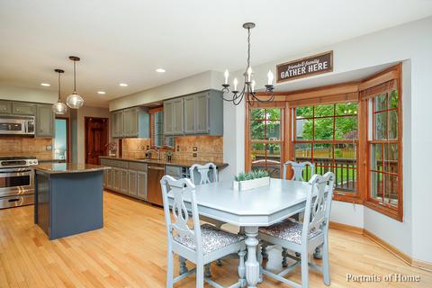 1914 Buckingham Dr, Wheaton, IL 60189 photo 7