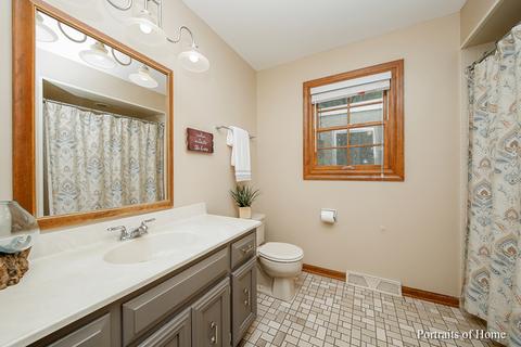 1914 Buckingham Dr, Wheaton, IL 60189 photo 14