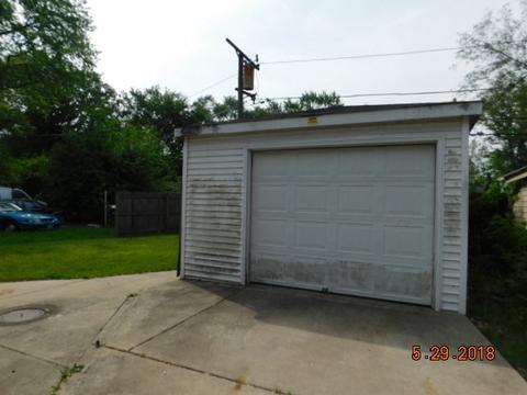 221 E 142nd Pl, Dolton, IL 60419 photo 2