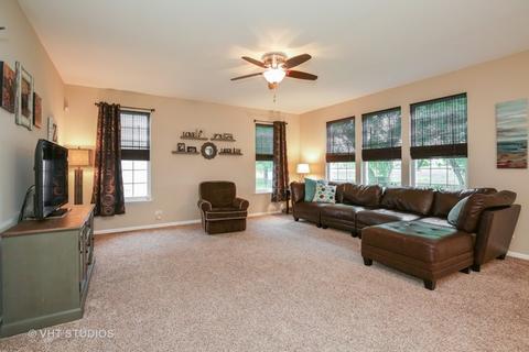 334 Comstock Dr, Elgin, IL 60123 photo 4