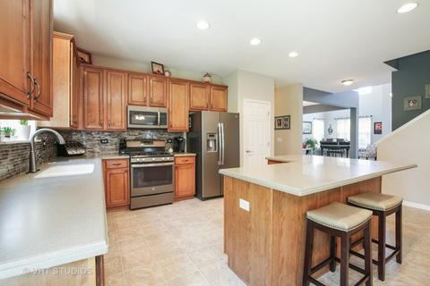 334 Comstock Dr, Elgin, IL 60123 photo 2