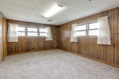 562 Florian Dr, Des Plaines, IL 60016 photo 6