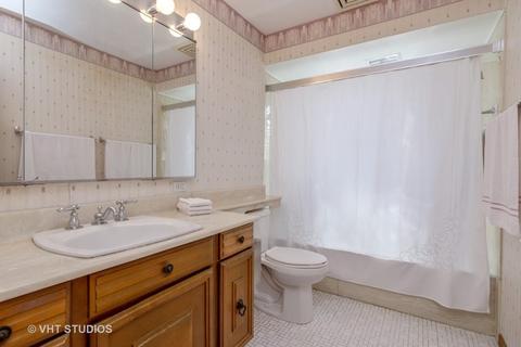 562 Florian Dr, Des Plaines, IL 60016 photo 10