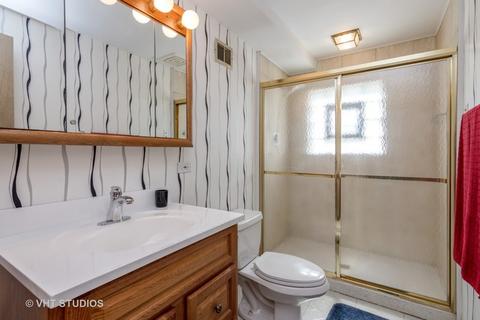 562 Florian Dr, Des Plaines, IL 60016 photo 11