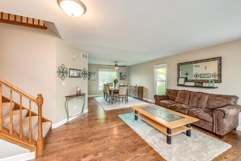 1421 Knotty Pine Dr, Elgin, IL 60123 photo 2