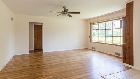 323 1st St, Wheeling, IL 60090 photo 2