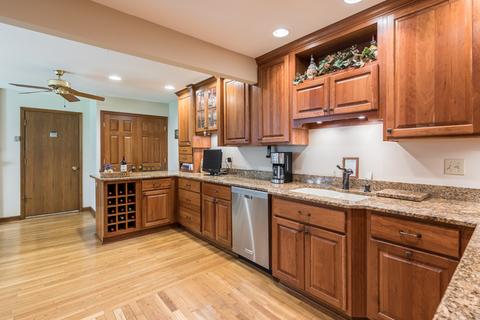 1579 Stonebridge Trl, Wheaton, IL 60187 photo 4