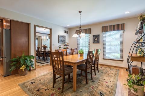 1579 Stonebridge Trl, Wheaton, IL 60187 photo 9