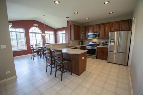875 Alpine Trl, Aurora, IL 60504 photo 10