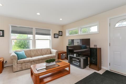 529 Amherst Ave, Des Plaines, IL 60016 photo 3