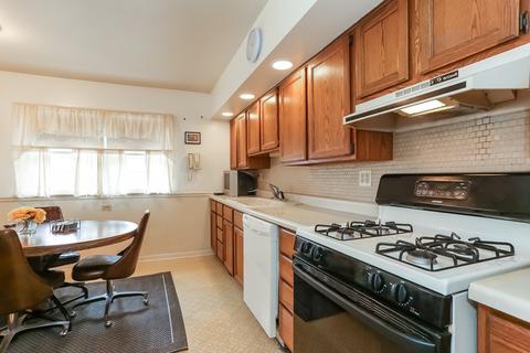 529 Amherst Ave, Des Plaines, IL 60016 photo 6