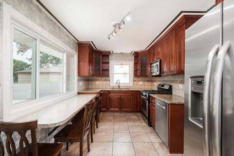 8541 State Rd, Burbank, IL 60459 photo 2