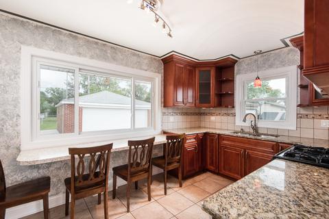 8541 State Rd, Burbank, IL 60459 photo 3