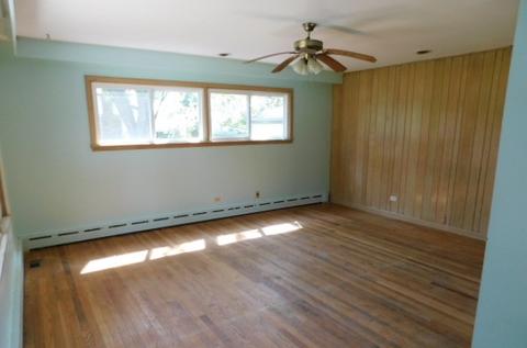 915 Edward St, Wheeling, IL 60090 photo 2