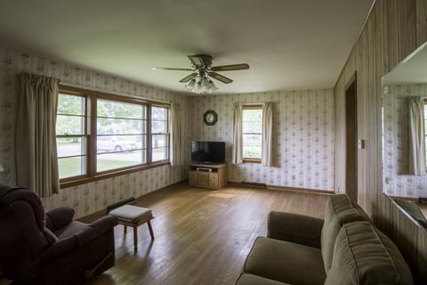 655 Schomer Rd, Aurora, IL 60505 photo 6