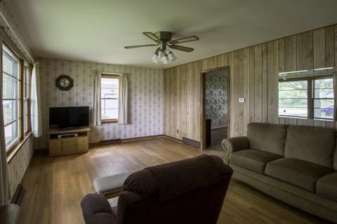 655 Schomer Rd, Aurora, IL 60505 photo 4