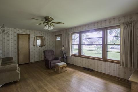 655 Schomer Rd, Aurora, IL 60505 photo 5
