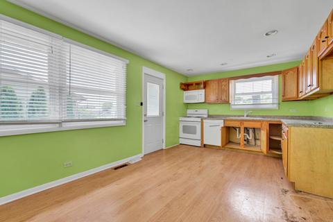 9113 Orchard Ln, Bridgeview, IL 60455 photo 5