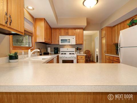 573 Yellowstone Dr, Elgin, IL 60123 photo 15
