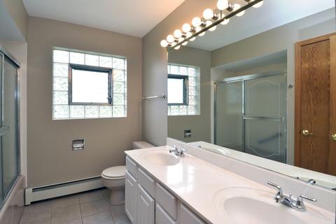 53 Dover Dr, Des Plaines, IL 60016 photo 7
