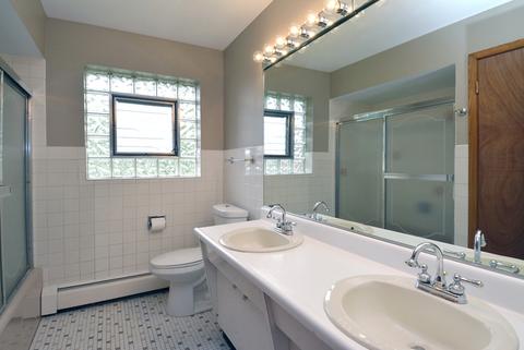 53 Dover Dr, Des Plaines, IL 60016 photo 17