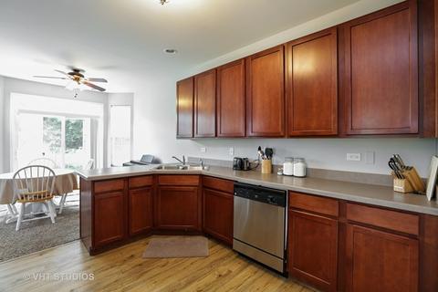 2611 Pondview Dr, Algonquin, IL 60102 photo 2