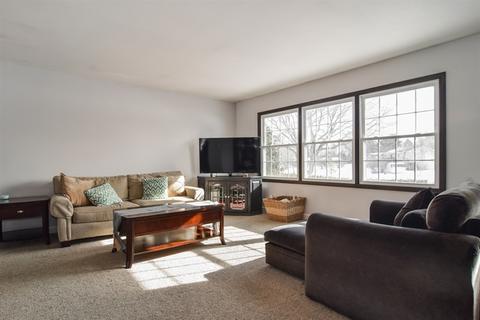 4462 Thornbark Dr, Hoffman Estates, IL 60192 photo 3