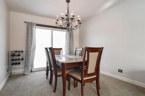 4462 Thornbark Dr, Hoffman Estates, IL 60192 photo 4