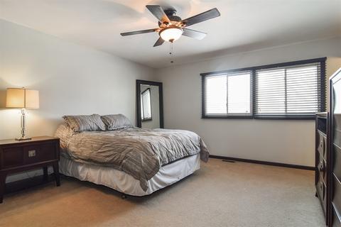 4462 Thornbark Dr, Hoffman Estates, IL 60192 photo 9