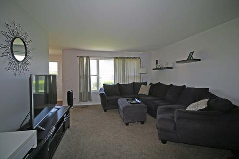 1002 Radclyffe Ct #A, Elgin, IL 60120 photo 3