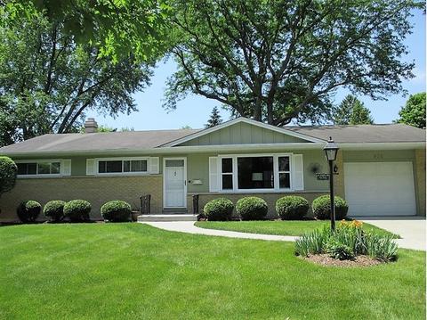 976 Diane Ave, Elgin, IL 60123 photo 1