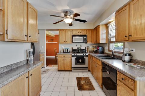840 Roaring Brook Ln, Algonquin, IL 60102 photo 3