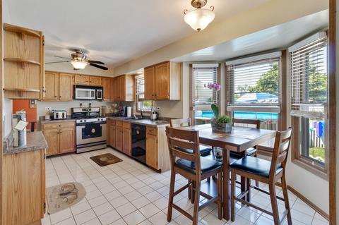 840 Roaring Brook Ln, Algonquin, IL 60102 photo 2