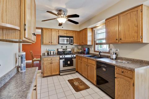 840 Roaring Brook Ln, Algonquin, IL 60102 photo 4