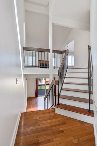 997 Spring Mill Dr, Hoffman Estates, IL 60169 photo 4