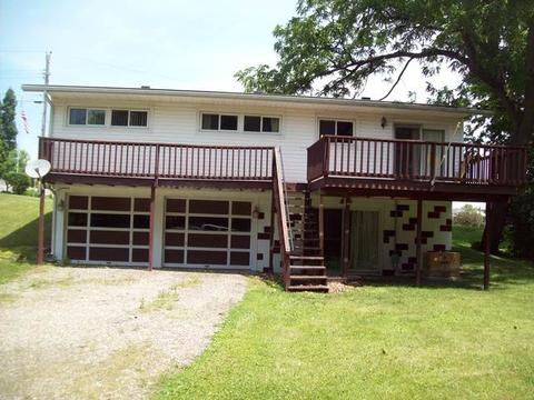203 W Walnut St, Walnut, IL 61376 photo 2