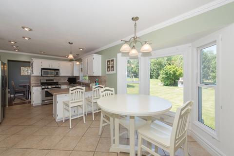 2008 Ernest Ln, Johnsburg, IL 60051 photo 2