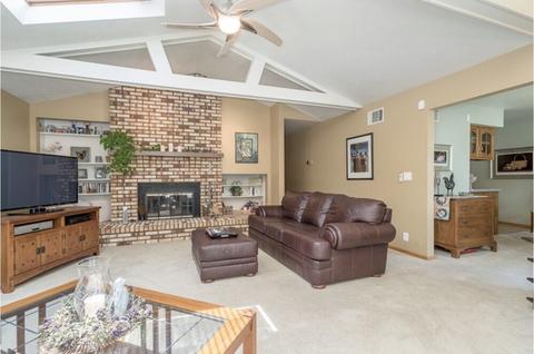 111 Deerpath Dr, Minooka, IL 60447 photo 4