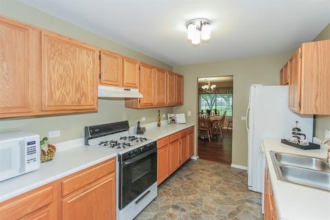 418 Cromwell Cir #4, Bartlett, IL 60103 photo 4