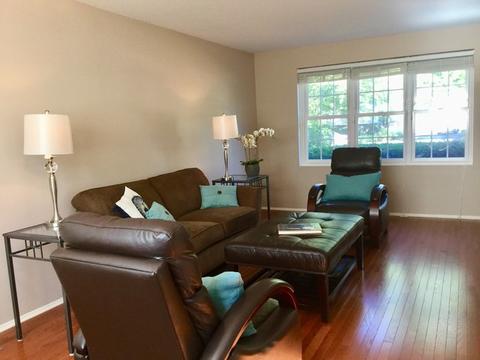1920 Nottingham Ln, Wheaton, IL 60189 photo 2