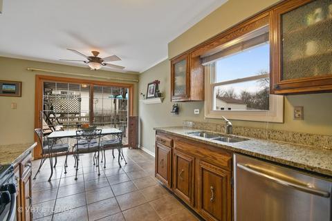 1920 Nottingham Ln, Wheaton, IL 60189 photo 7