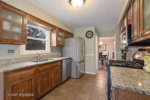1920 Nottingham Ln, Wheaton, IL 60189 photo 4