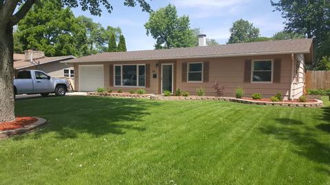 24 E Circle Dr, Montgomery, IL 60538 photo 1