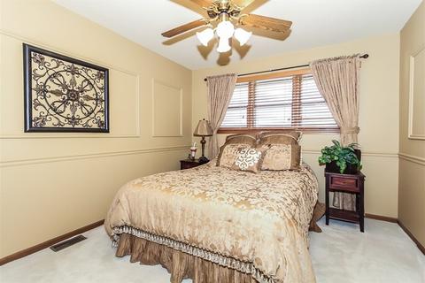 920 N Dexter Ln, Hoffman Estates, IL 60169 photo 15