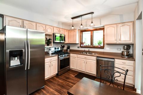 3520 Hillside Ct, Hoffman Estates, IL 60192 photo 9